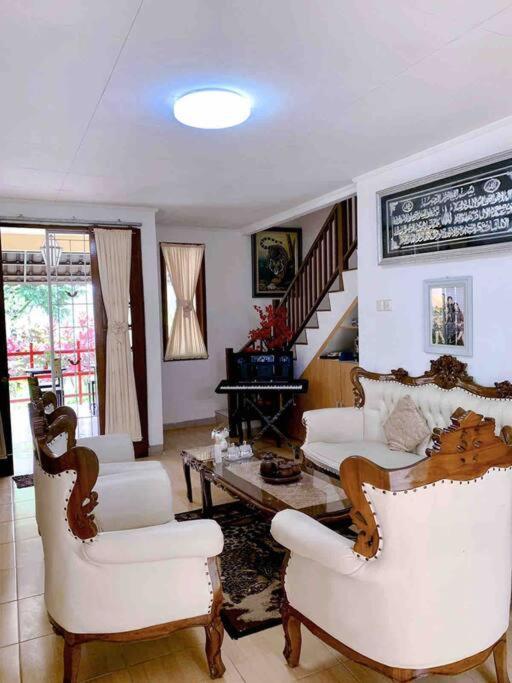 Guest House Sakura F3 Bogor Exteriér fotografie